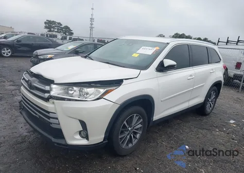 2019 Toyota Highlander Xle z USA, uszkodzony, nr VIN 5TDKZRFH4KS552701